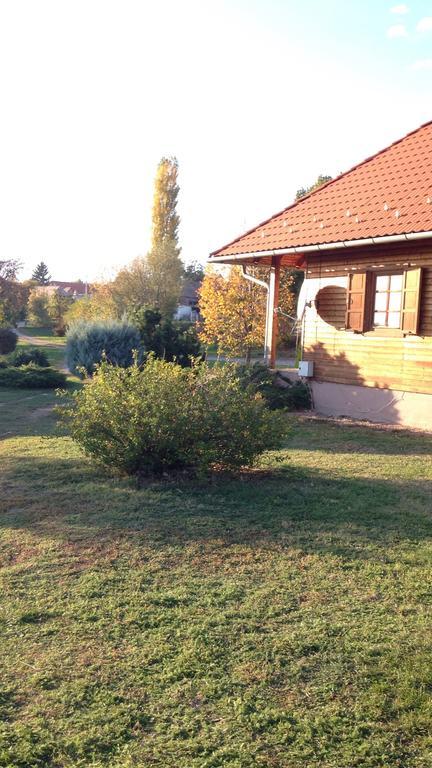 Ferienwohnung Mezesfeszer Apartman Cserkút Exterior foto