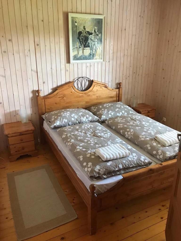 Ferienwohnung Mezesfeszer Apartman Cserkút Exterior foto